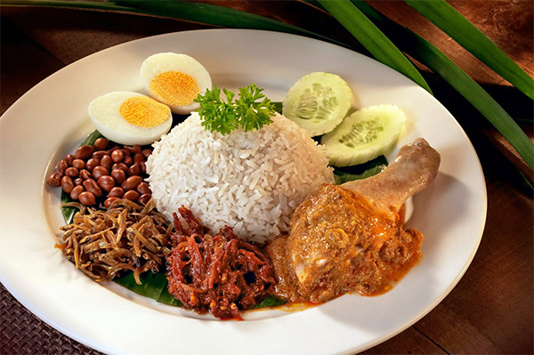 nasi lemak - món ăn sáng truyền thống tại Malaysia